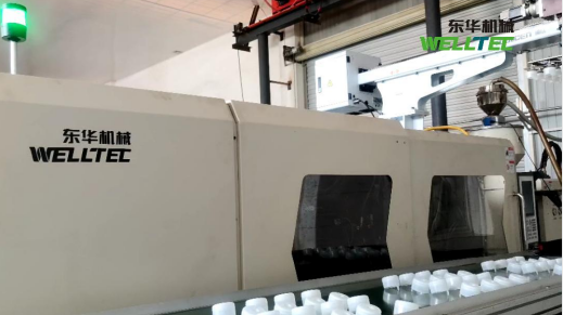 平行射臺(tái)雙色P型機(jī)成型案例5加侖水桶蓋